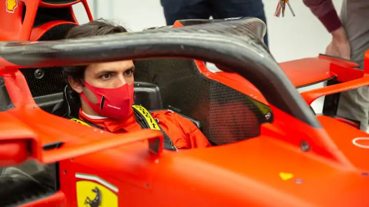Carlos Sainz ya viste de ‘rojo Ferrari’