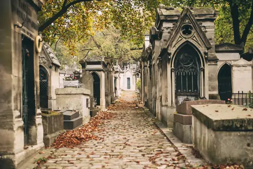 Los parisinos redescubren sus famosos cementerios