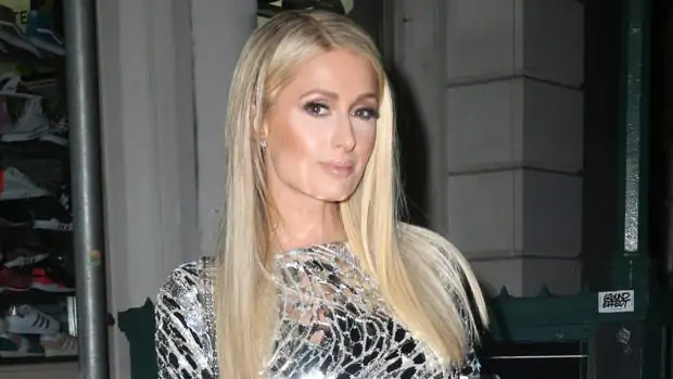 Paris Hilton anuncia su compromiso con Carter Reum en su 40 cumpleaños