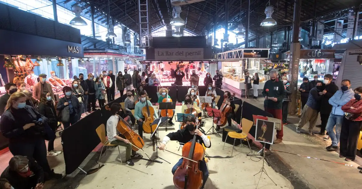 La música de Bach llena el mercado de La Boqueria