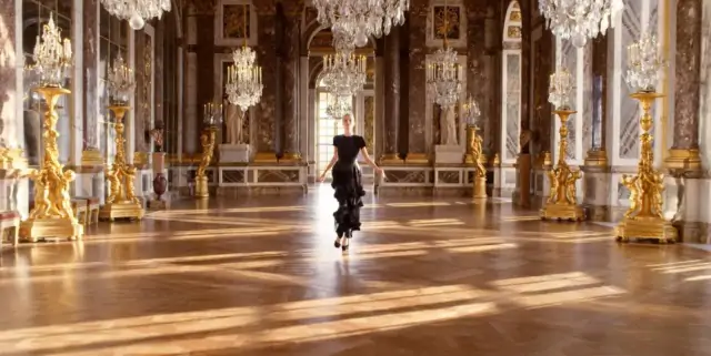 El oscuro cuento de hadas de Dior convierte Versalles en una pasarela