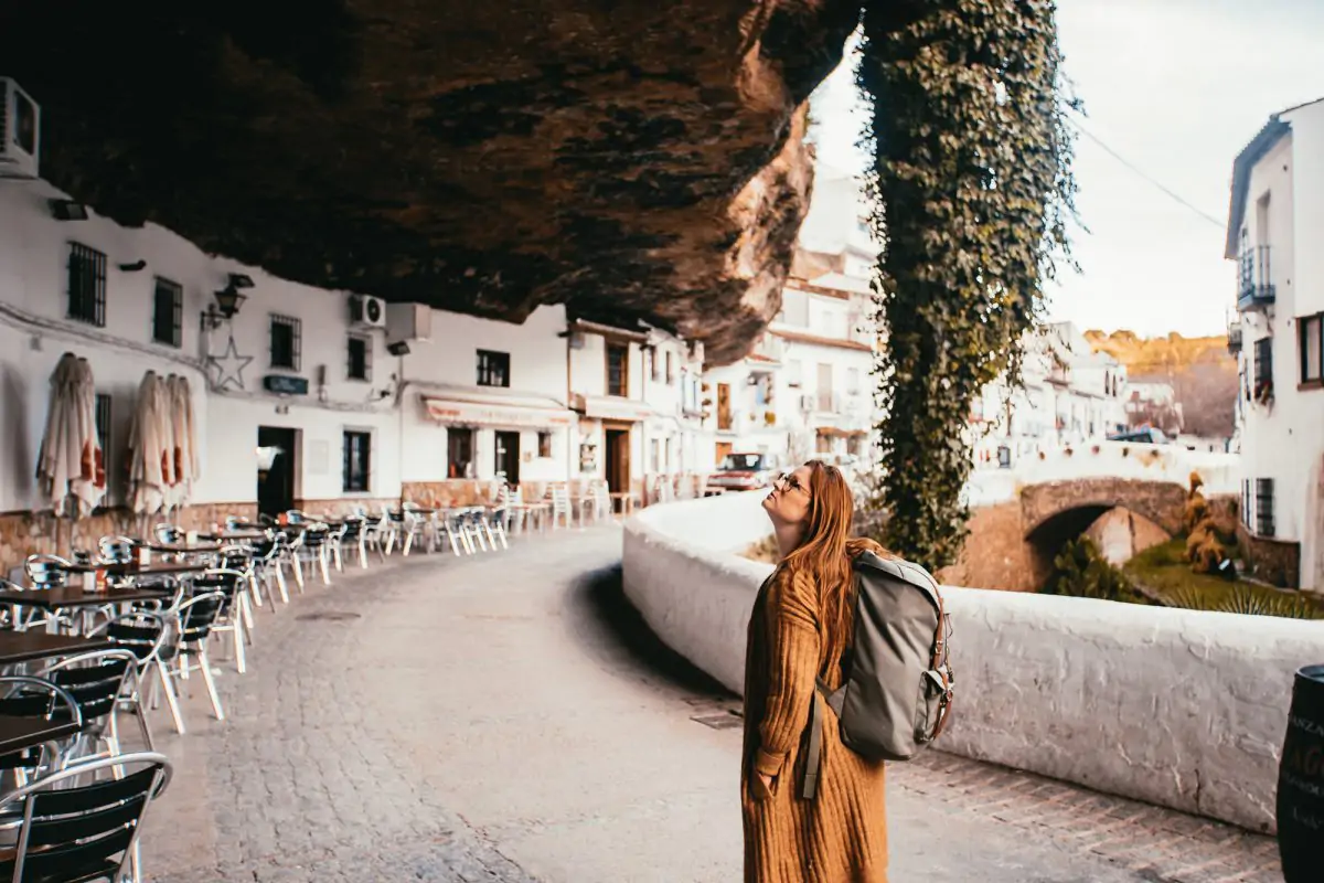 Setenil de las Bodegas, el pueblo de la belleza natural esculpido por ríos y rocas