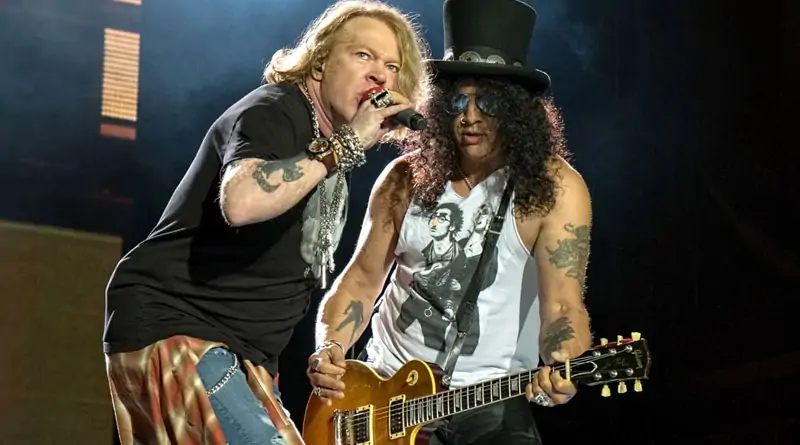 Guns N’Roses pospone a 2022 su gira europea