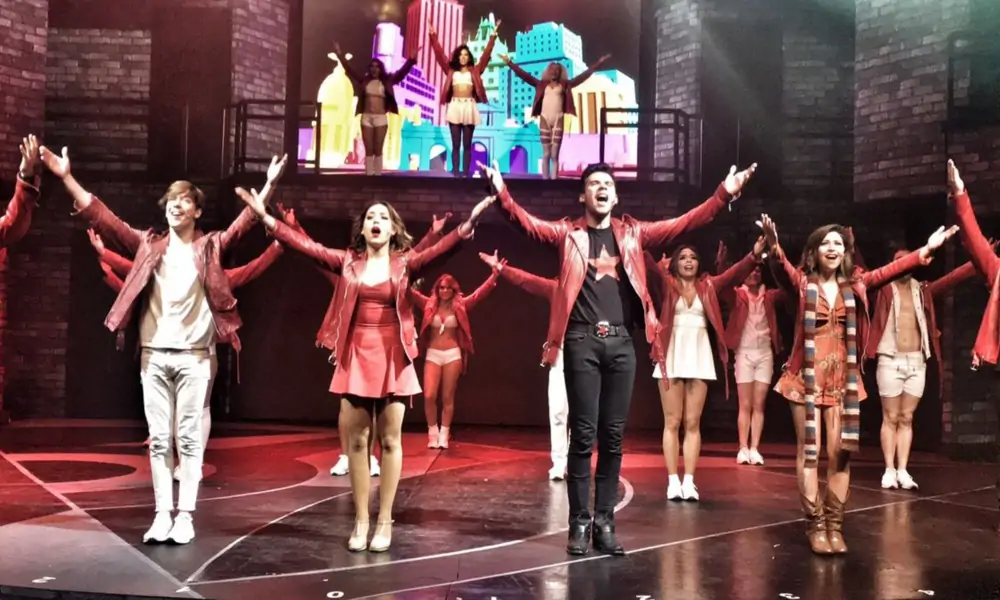 «Hoy no me puedo levantar» celebra el regreso del público al teatro en México