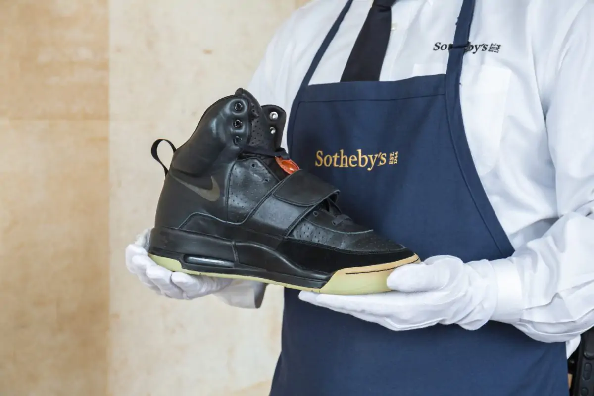 Unas zapatillas del rapero Kanye West, vendidas en 1,5 millones de euros por Sotheby´s