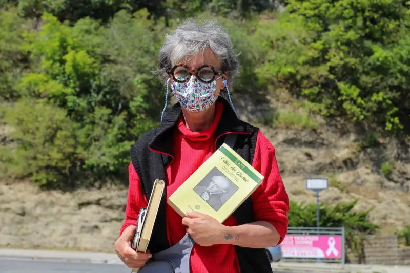 La Librera Feliz que regala libros en pequeños mercados de Roma