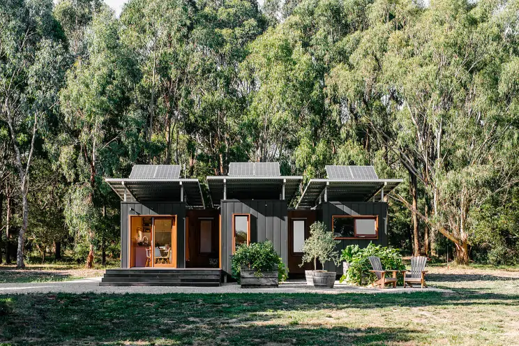Una casa moderna y ecológica construida con tres contenedores en Australia