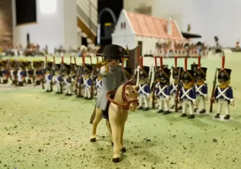 La vida de Napoleón contada con 2.000 figuras de Playmobil