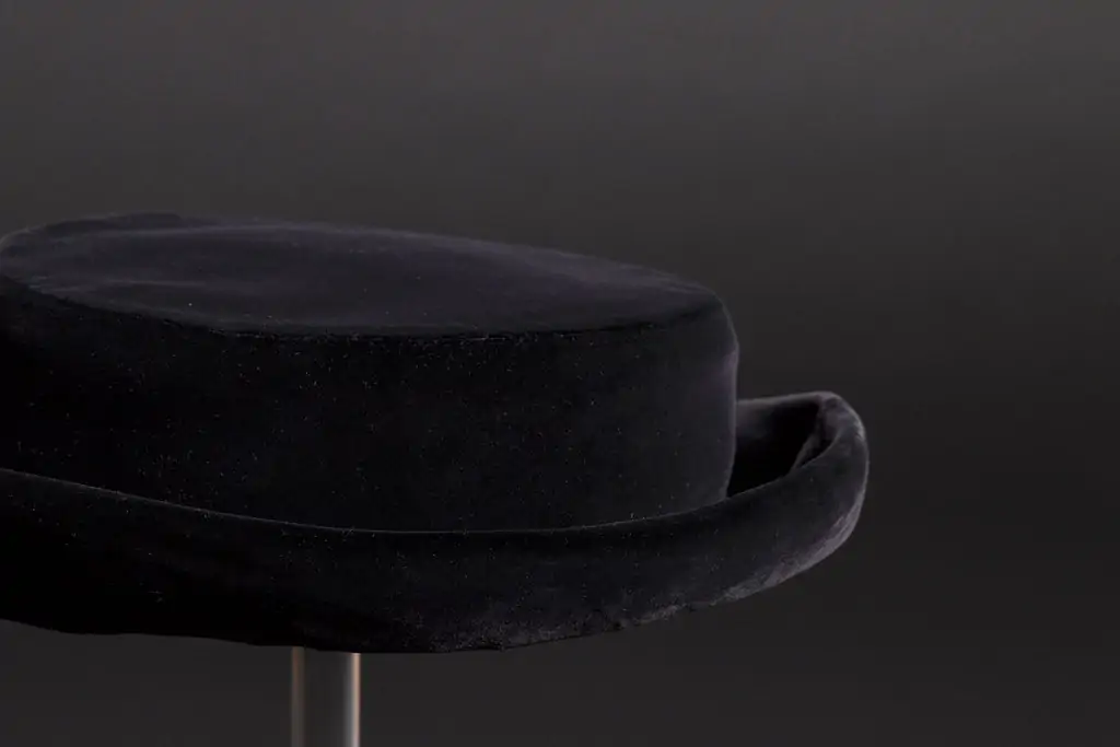 El Museo del Diseño dedica una exposición a los sombreros de Balenciaga
