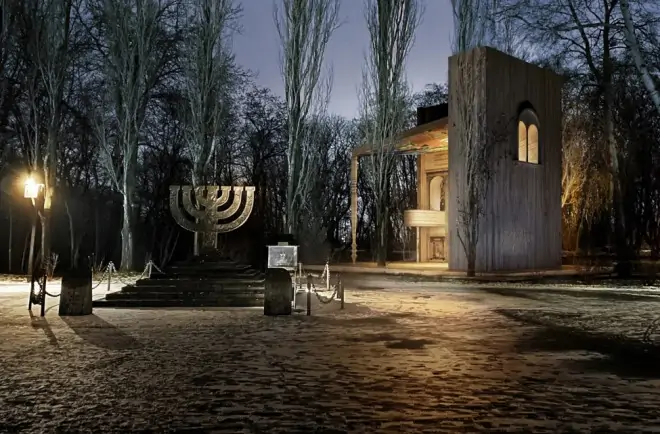 Una bonita sinagoga de madera en Ucrania para recordar un suceso trágico del Holocausto