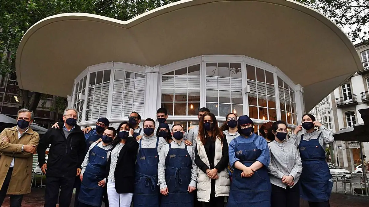 «Down Experience»: Personas con discapacidad abren una cafetería en un céntrico kiosco coruñés