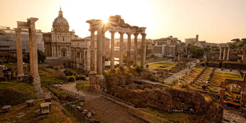 La escuela del Imperio romano: acoso, chuches de miel y gladiadores de madera