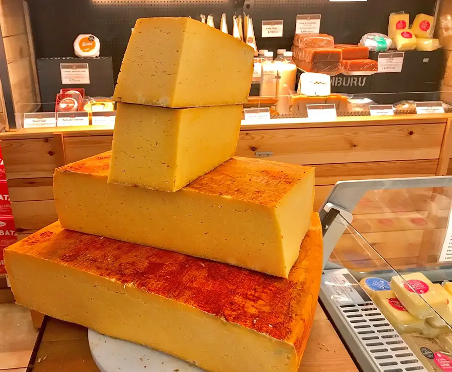Trescientos kilos rojizos y pasiegos para los amantes del queso