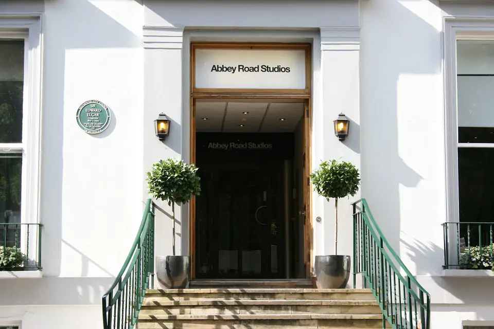 Tras las puertas de Abbey Road, el histórico templo de la música