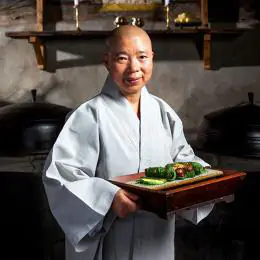 Jeong Kwan, la monja budista que enseña a salvar el planeta con su comida