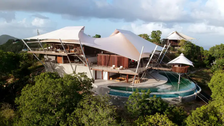 Una impresionante casa prefabricada de lujo perdida en una isla del Caribe