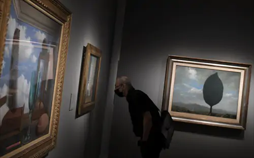 El «precursor del pop» Magritte busca salir «del estereotipo» en el Museo Thyssen