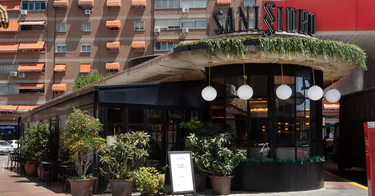 Taberna San Isidro: El restaurante de gasolinera más bonito de España