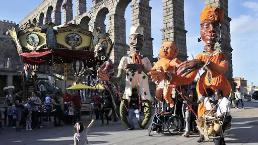 Titirimundi narra su historia de amor con Segovia