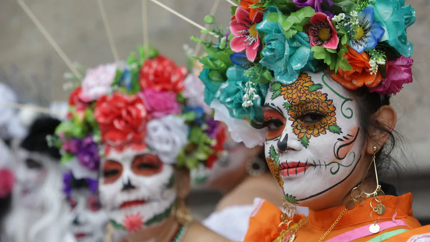 Las catrinas desplazan a las calabazas el Día de Muertos