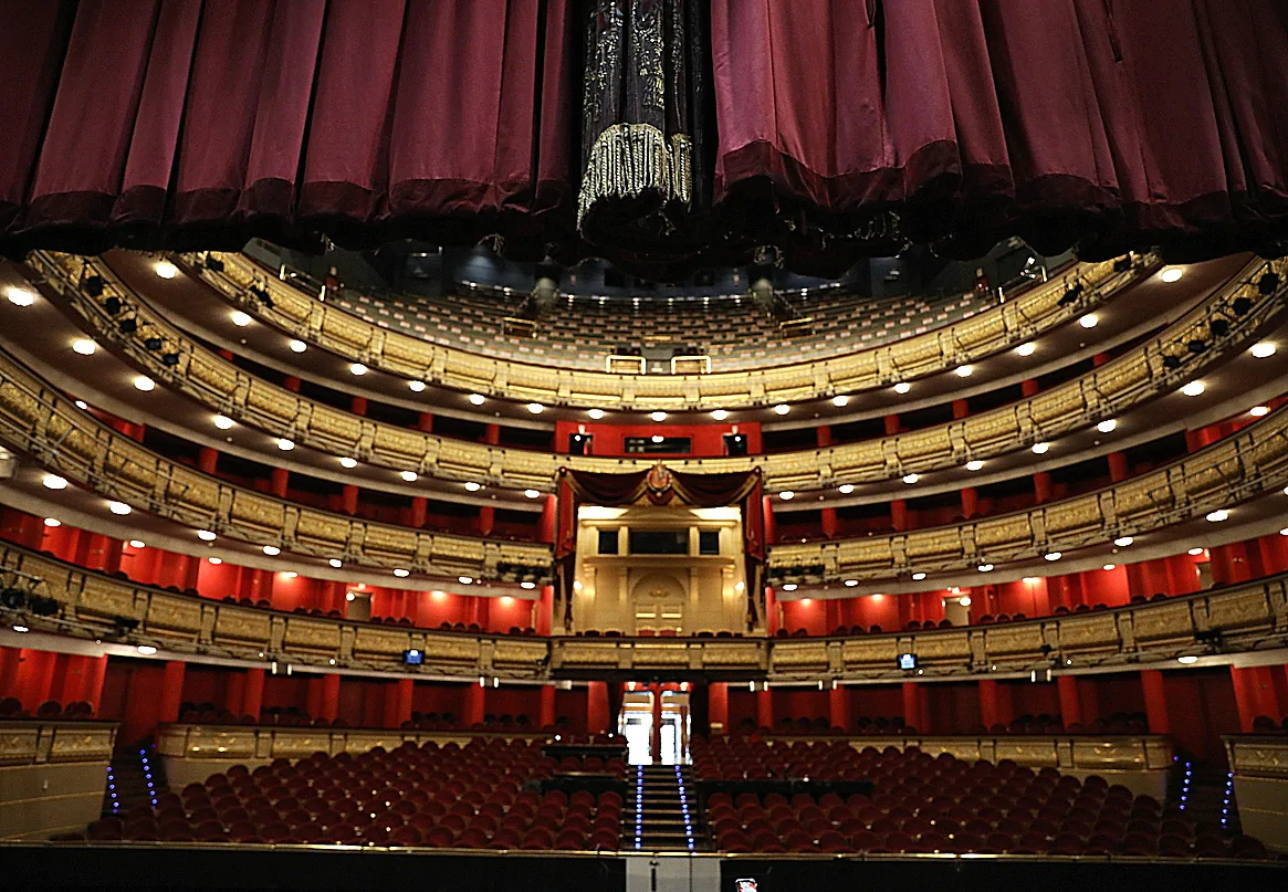 El Teatro Real se llena de luz