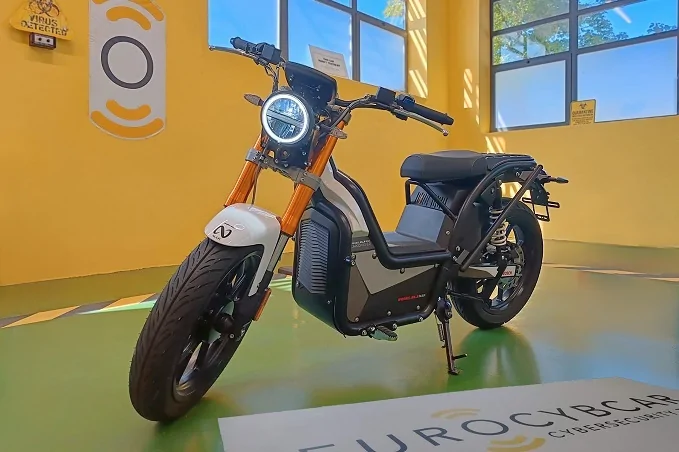 La moto de Nuuk Mobilty se convierte en vehículo ciberseguro