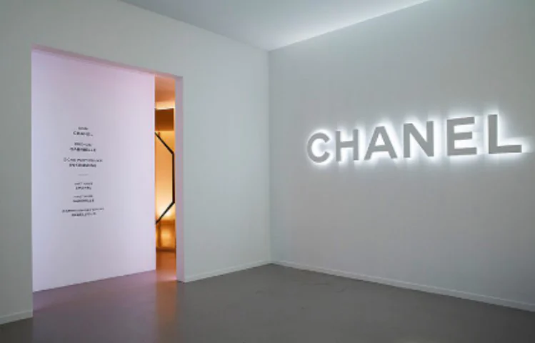 Miami celebra 100 años de Chanel Nº 5 con una instalación a gran escala