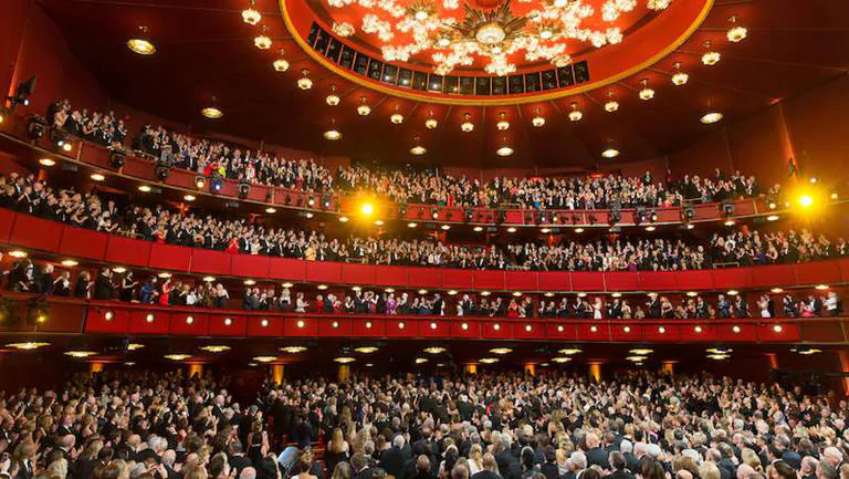 Biden recupera la tradición de asistir a los premios del Kennedy Center