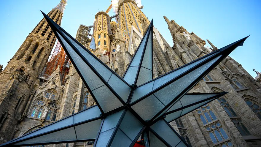 La Sagrada Familia cambia el perfil de Barcelona