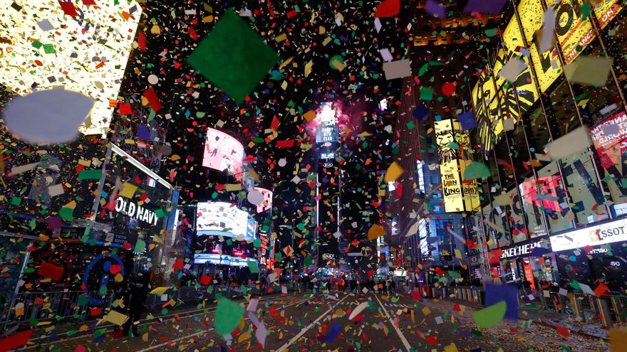 Times Square da los toques finales para celebrar la llegada de 2022
