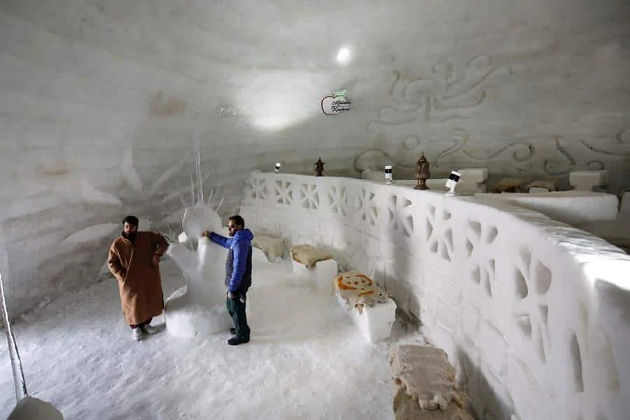 Un café en la Cachemira india: El iglú más grande del mundo