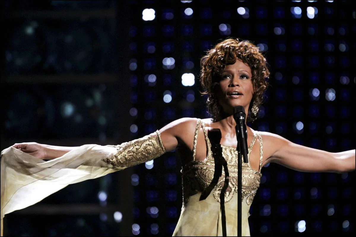 Diez años de luces y sombras sobre la memoria de Whitney Houston