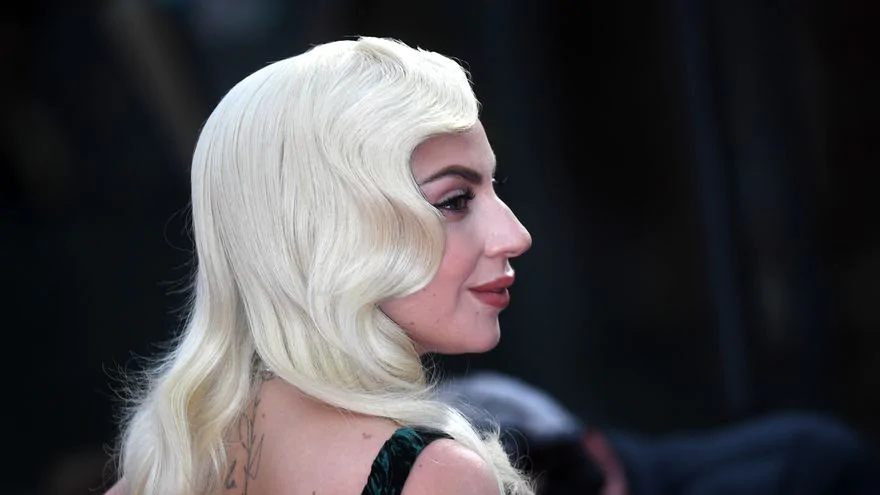 Lady Gaga da brillo a la alfombra roja en los Bafta