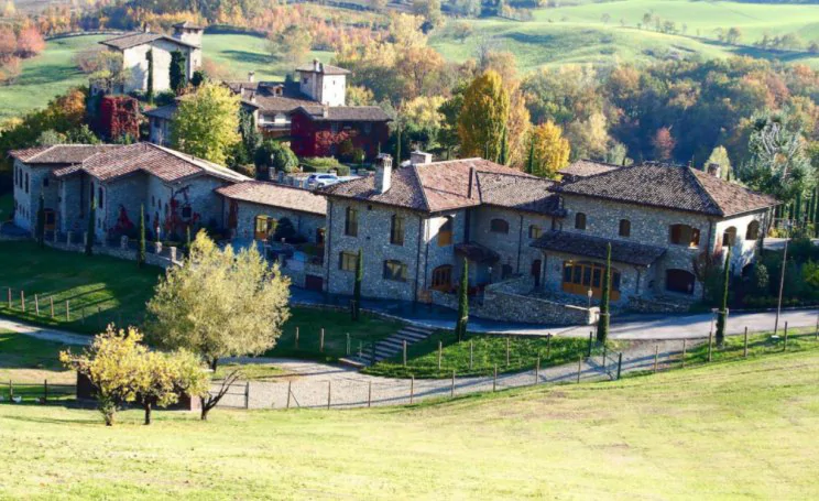 Un pequeño pueblo en Emilia Romaña, en venta por 9 millones