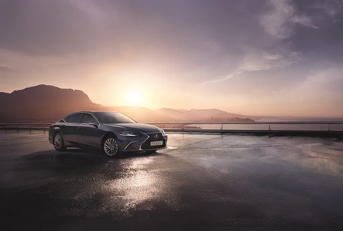 Lexus presenta la nueva gama de la berlina ES 300h
