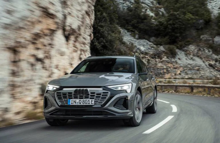 Audi estrenará en el Q8 e-tron y el Q8 e-tron Sportback el nuevo diseño de sus ‘cuatro aros’