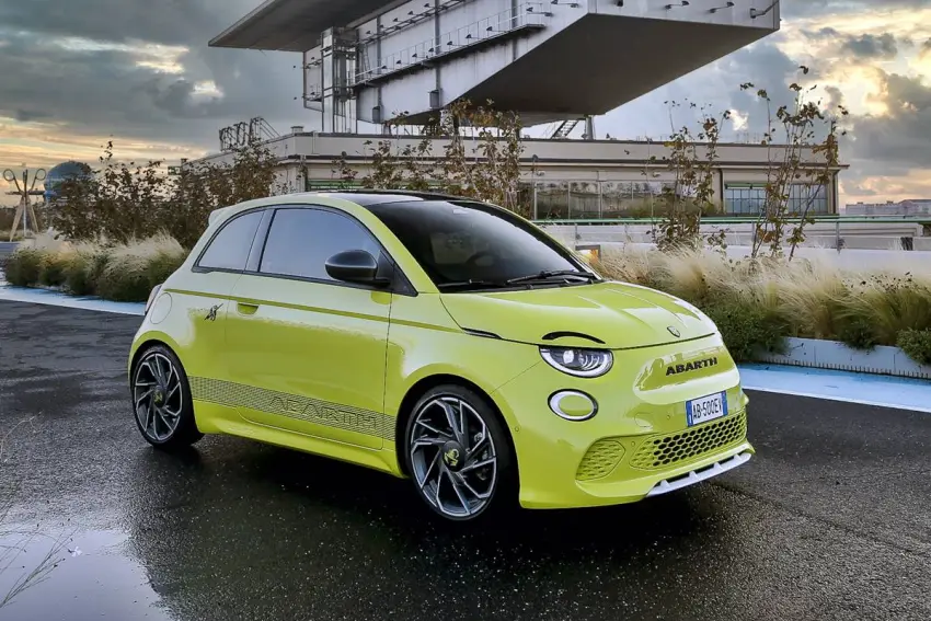 Abarth lanza una edición limitada a 1.949 unidades del Abarth 500e