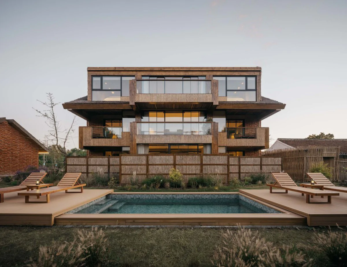 Un albergue hecho de materiales reciclados en pleno Shanghái