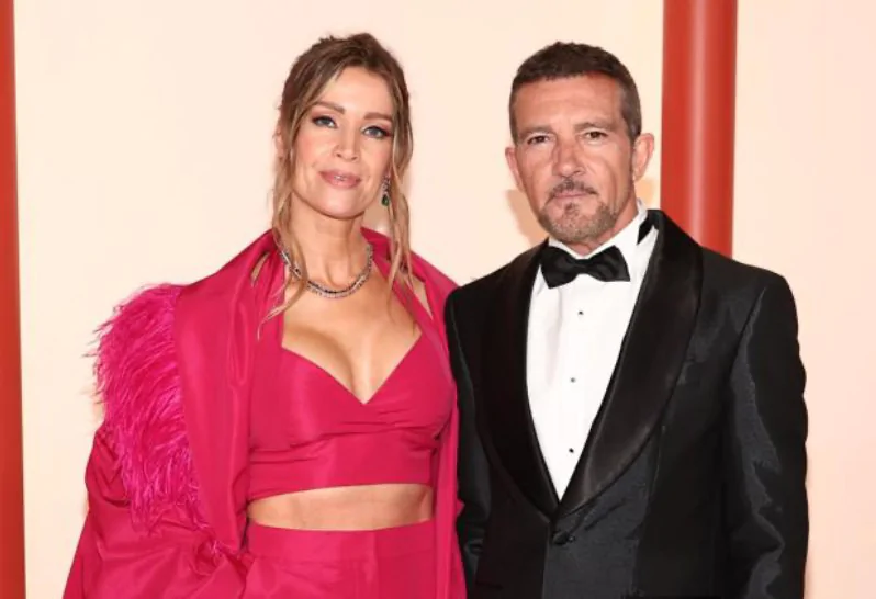 Antonio Banderas y Nicole Kimpel, elegancia en la alfombra roja de los Oscar