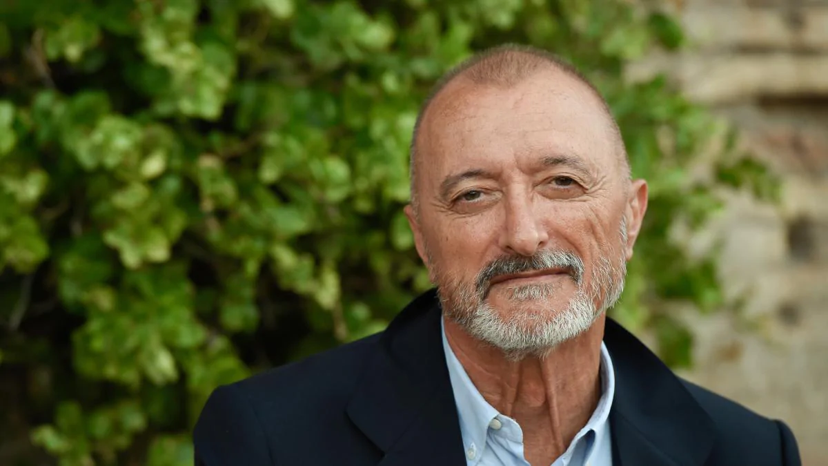 Pérez-Reverte defiende poner tilde «siempre» al adverbio ‘solo’