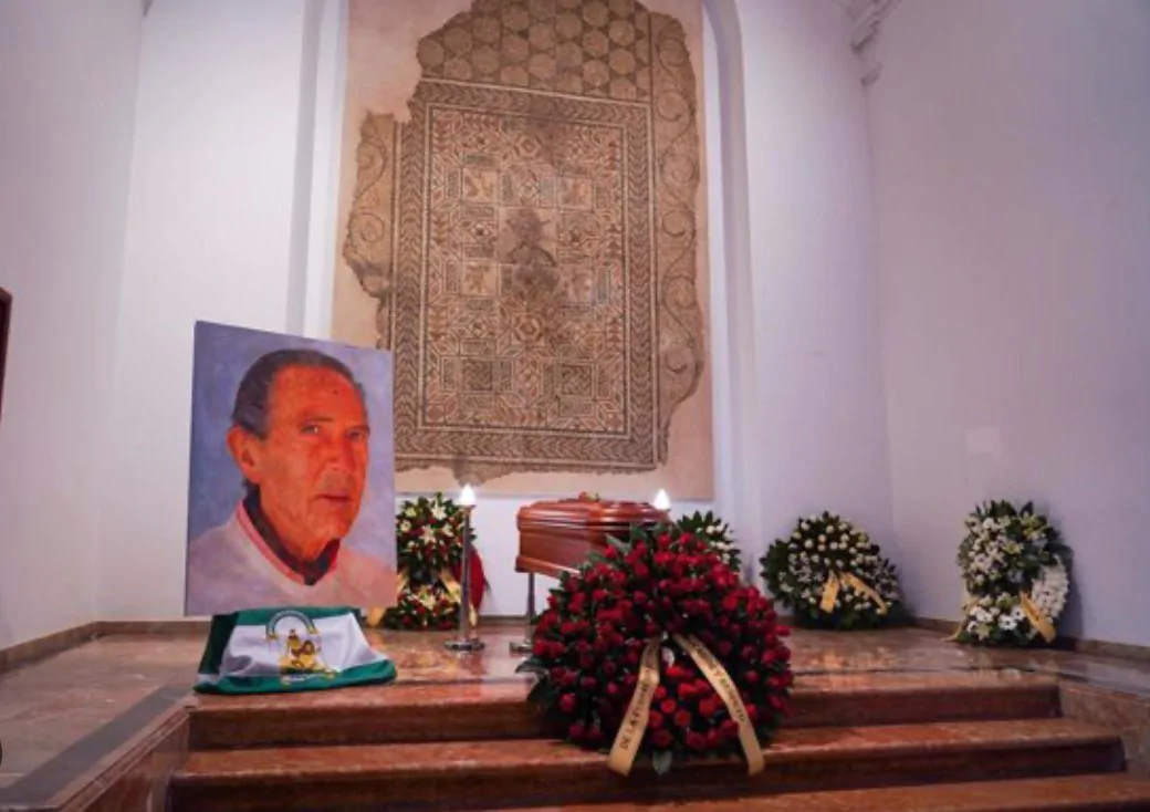 El escritor Antonio Manuel Rodríguez recoge firmas para dar el nombre de Antonio Gala al Gran Teatro de Córdoba