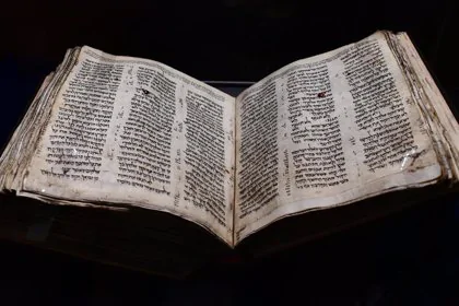 Se vende la Biblia hebrea más antigua del mundo por 38 millones de dólares