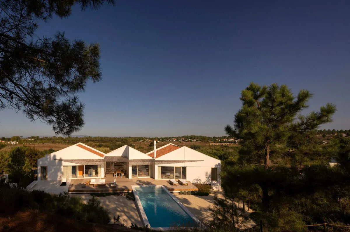 Una casa de diseño minimalista en la costa de Portugal para alquilar en vacaciones
