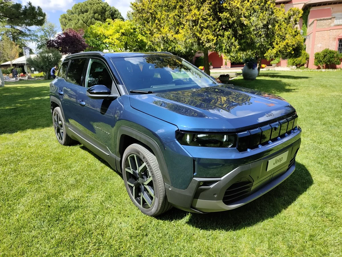 Presentado el nuevo Jeep Compass: más grande, capaz y cargado de tecnología para la aventura