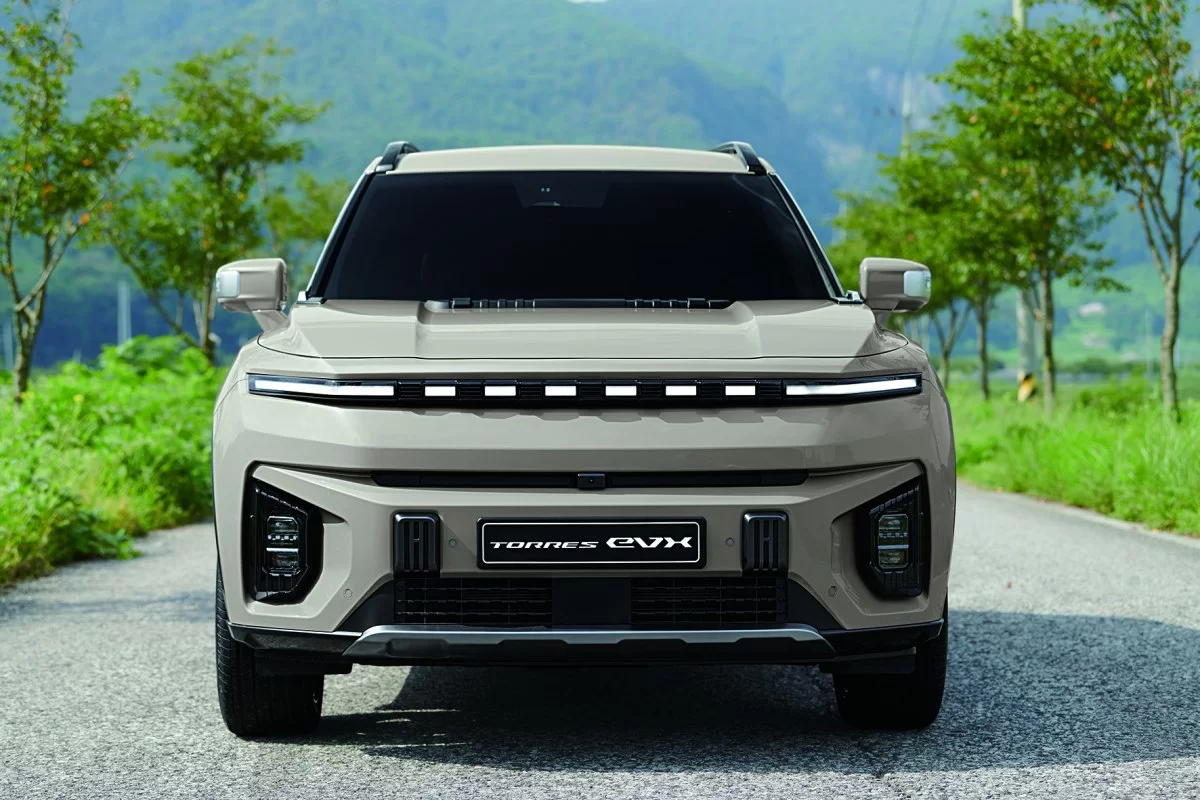 El KGM Torres EVX, presentado en el Automobile Barcelona 2025, y a un precio imbatible