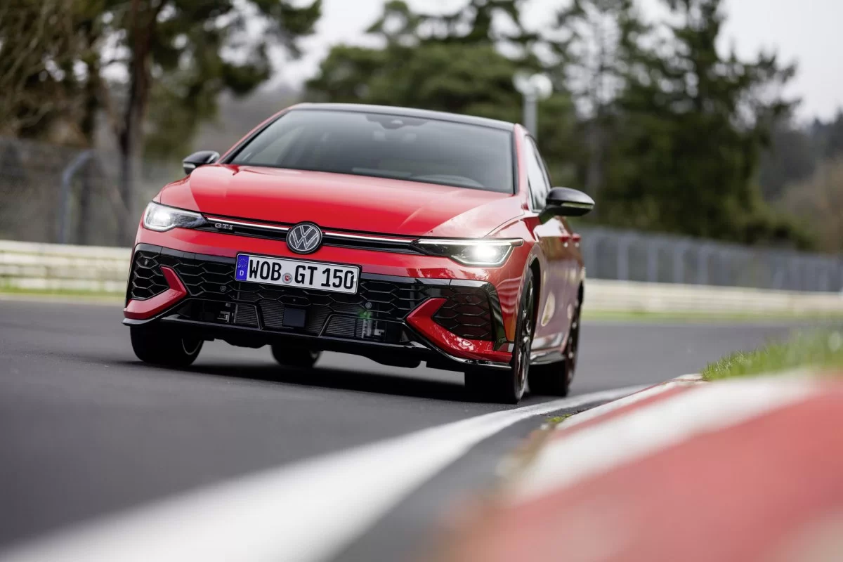 Volkswagen presenta el GTI conmemorativo más potente hasta la fecha: el Golf GTI EDITION 50