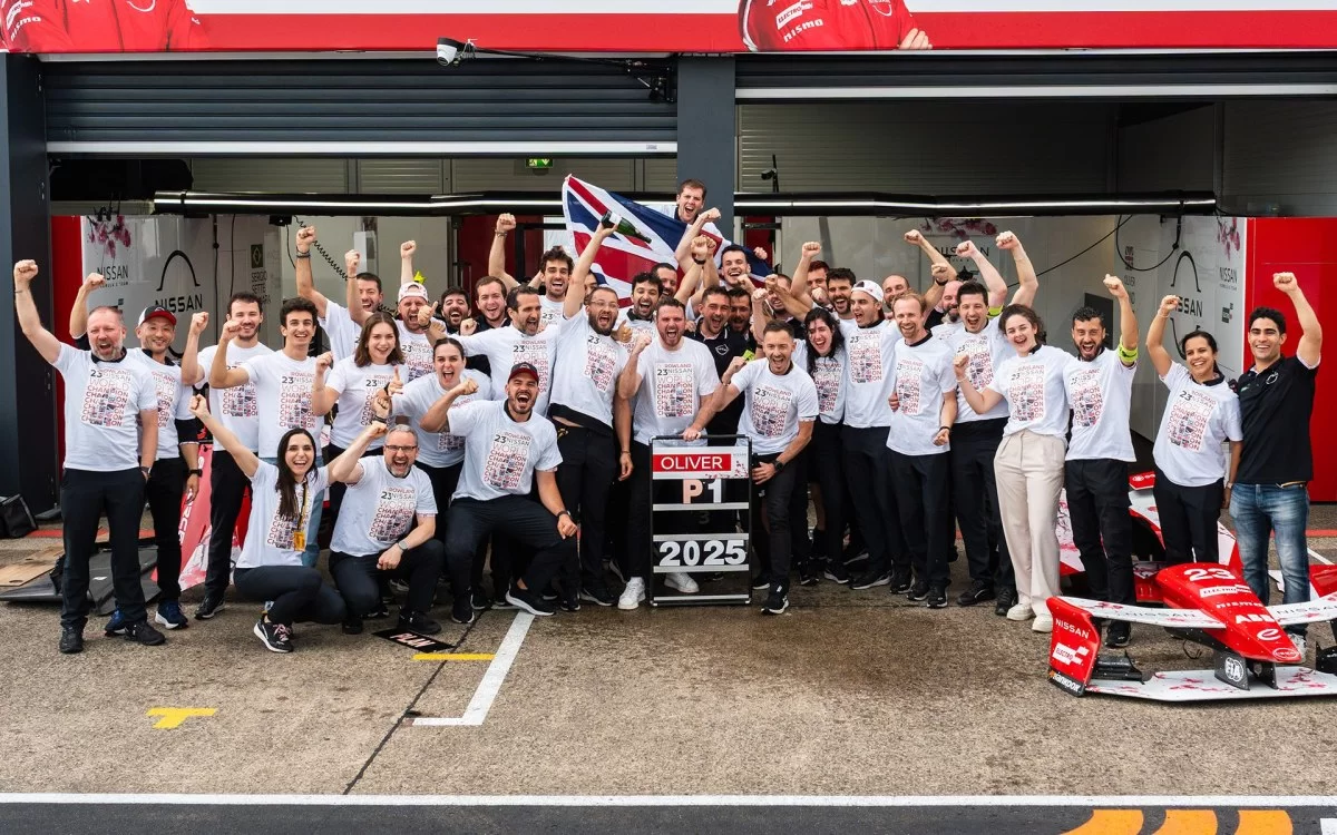 El piloto de Nissan Oliver Rowland, se convierte en Campeón del Mundo de Fórmula E en el E-Prix de Berlín