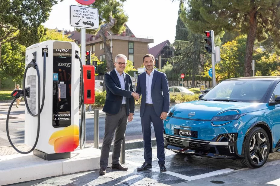 Nissan y Repsol, amplían su alianza para ofrecer energía gratuita, equivalente a más de 10.000 kilómetros al año, a vehículos eléctricos