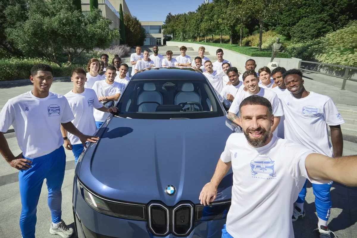 BMW España y el Real Madrid afrontan su cuarta temporada con los nuevos vehículos electrificados para el primer equipo masculino de fútbol