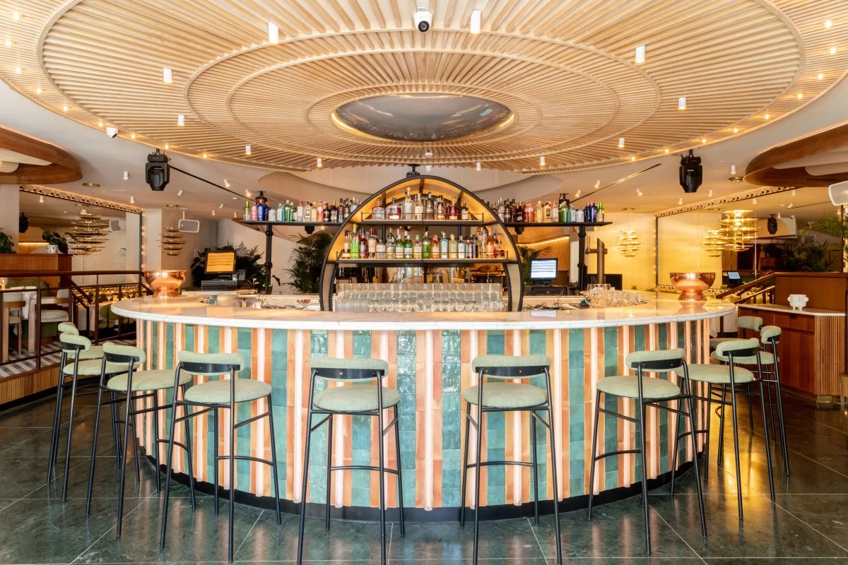 Pabblo reimagina la cena con espectáculo: el ritual nocturno con puesta en escena se renueva para volver a sorprender